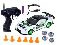 Távirányítós drift autó bólyákkal és 2 szett felnivel