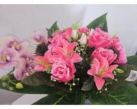 Lila orchidea és rózsaszín rózsa csokor tálban - 50 x 30 cm