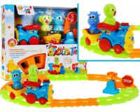 Színes vasúti pálya vonattal kisgyermekeknek