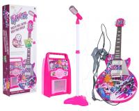 Elektromos rózsaszín gitár erősítővel és mikrofonnal